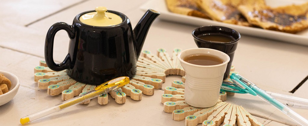 DIY Upcycling: Create your very own peacock place mat using Signo rollers