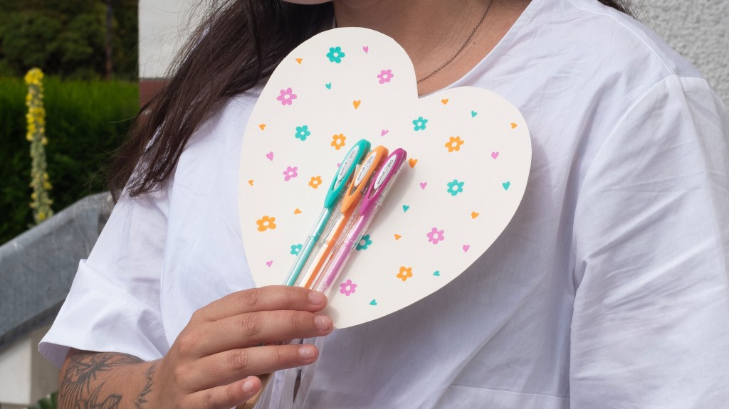 Make your very own fan decorated with SIGNO rollers