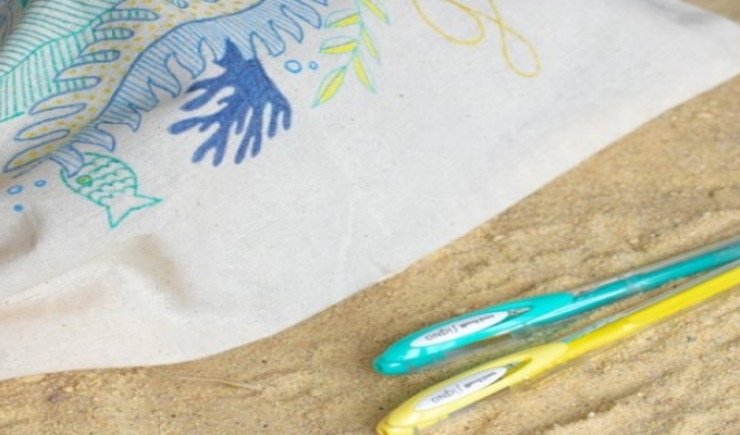 Personalise a beach bag with creative Signo pens