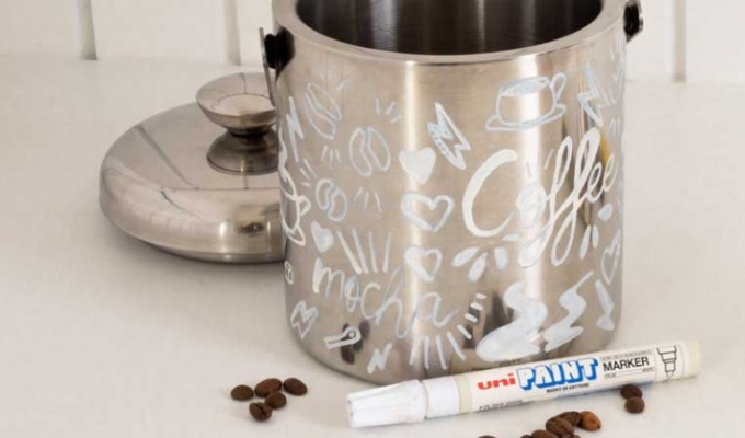 Personalise a metal box with Uni Paint markers