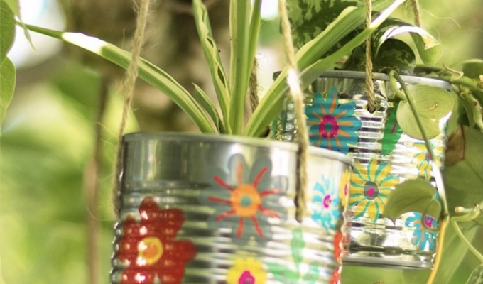 Upcycle your old tins and make some wonderful hanging baskets