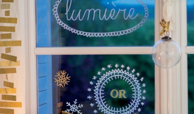 Decorate shop windows and mirrors easily with the Uni Chalk marker