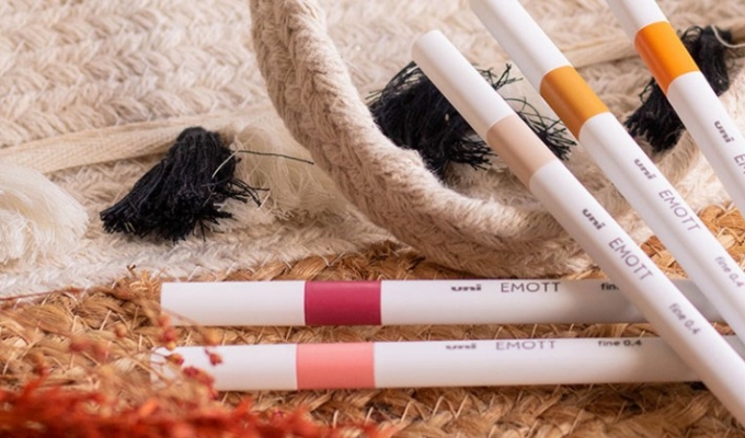  Discover the Spring/Summer collection of the EMOTT lifestyle felt-tip
