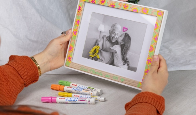 Decorate a photo frame for Grandmother’s Day using Uni Paint markers