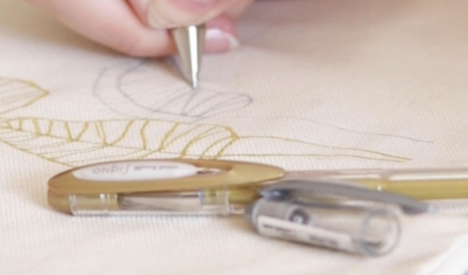Customise a cushion with the SIGNO roller gel pens