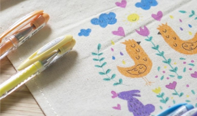 Tutorial: customise a flag with Signo roller gel pens for a child’s bedroom